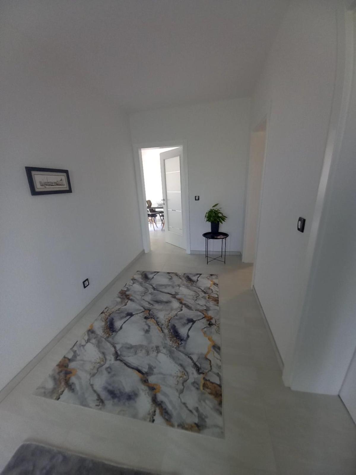 White House Apartment *